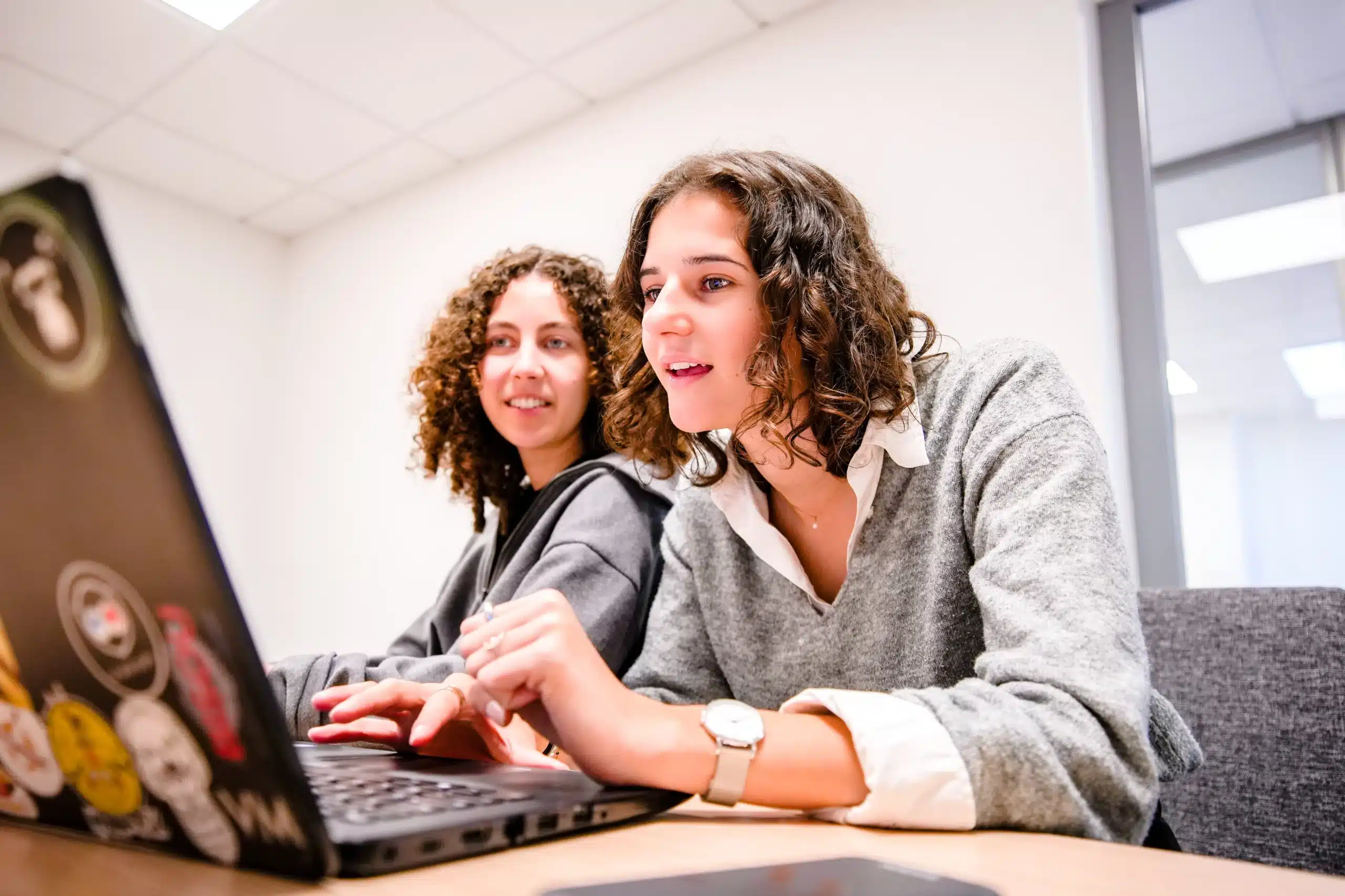  Coworking Angers Centre : Le cœur battant de l’entrepreneuriat