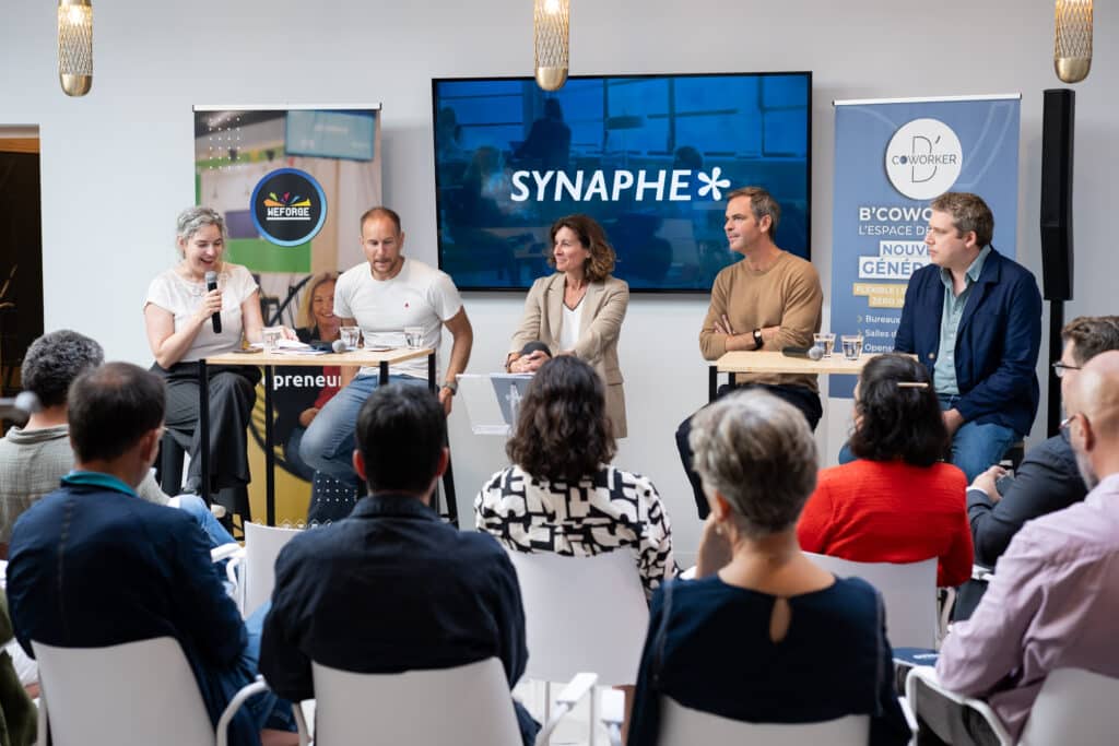 Les intervenants et l'animatrice de la table ronde avec le Synaphe